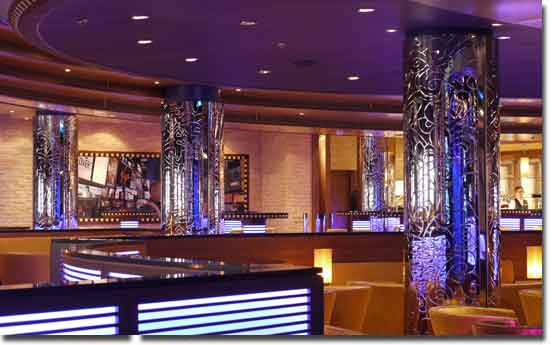 Azura, Edelstahl-Verkleidungen in der Manhattan Lounge