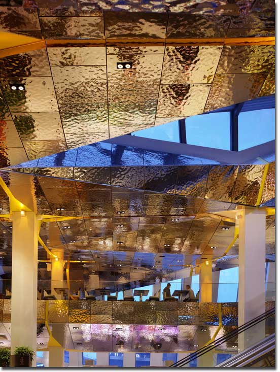 Tsvetnoy Central Market, obere Etagen, Decken- und Wandverkleidung in EXYD-M (Foto Tsvetnoy Press, Chris Gascoigne, 2011)