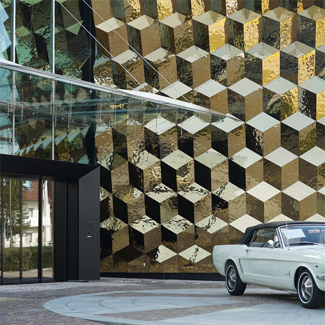 Stuttgart, Spielbank Stuttgart, Parametrische Fassade mit EXYD-M, gold gefärbt, Foto EXYD, 2016