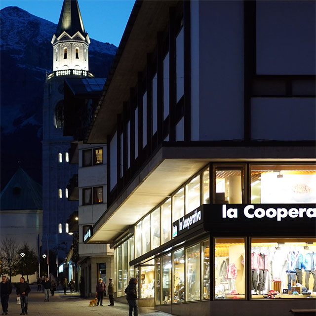 Kaufhaus Cooperativa im italienischen Cortina d'Ampezzo, Foto EXYD, Oktober 2015